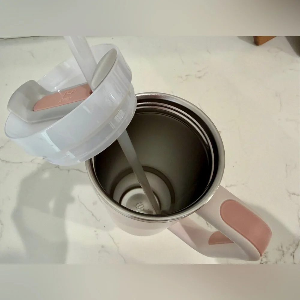 Stanley Blush Pink Travel Mug, 30 oz Flowstate - Picture 3 of 4